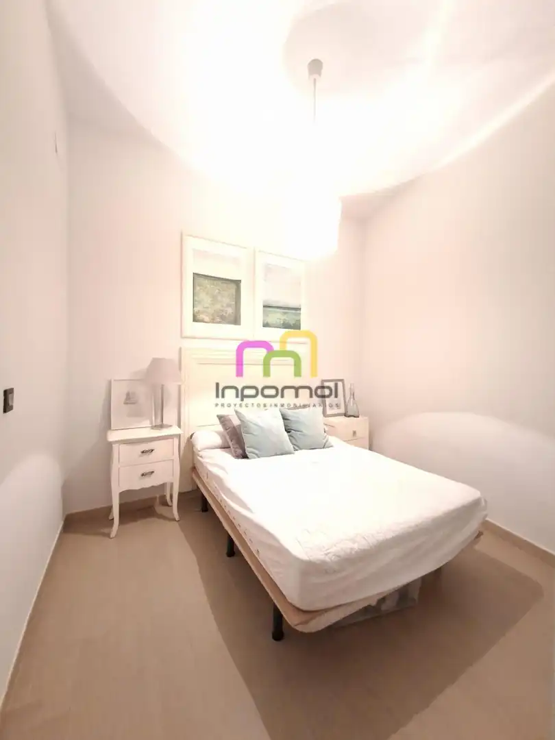 Dormitori de Apartament de lloguer en Badajoz amb Calefacció i Moblat