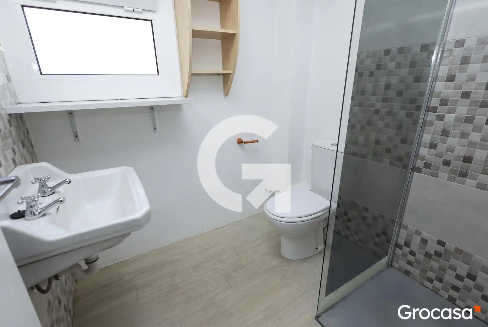 Bathroom of Apartments for sale in Calafell  with Storage room, Balcony and Community pool