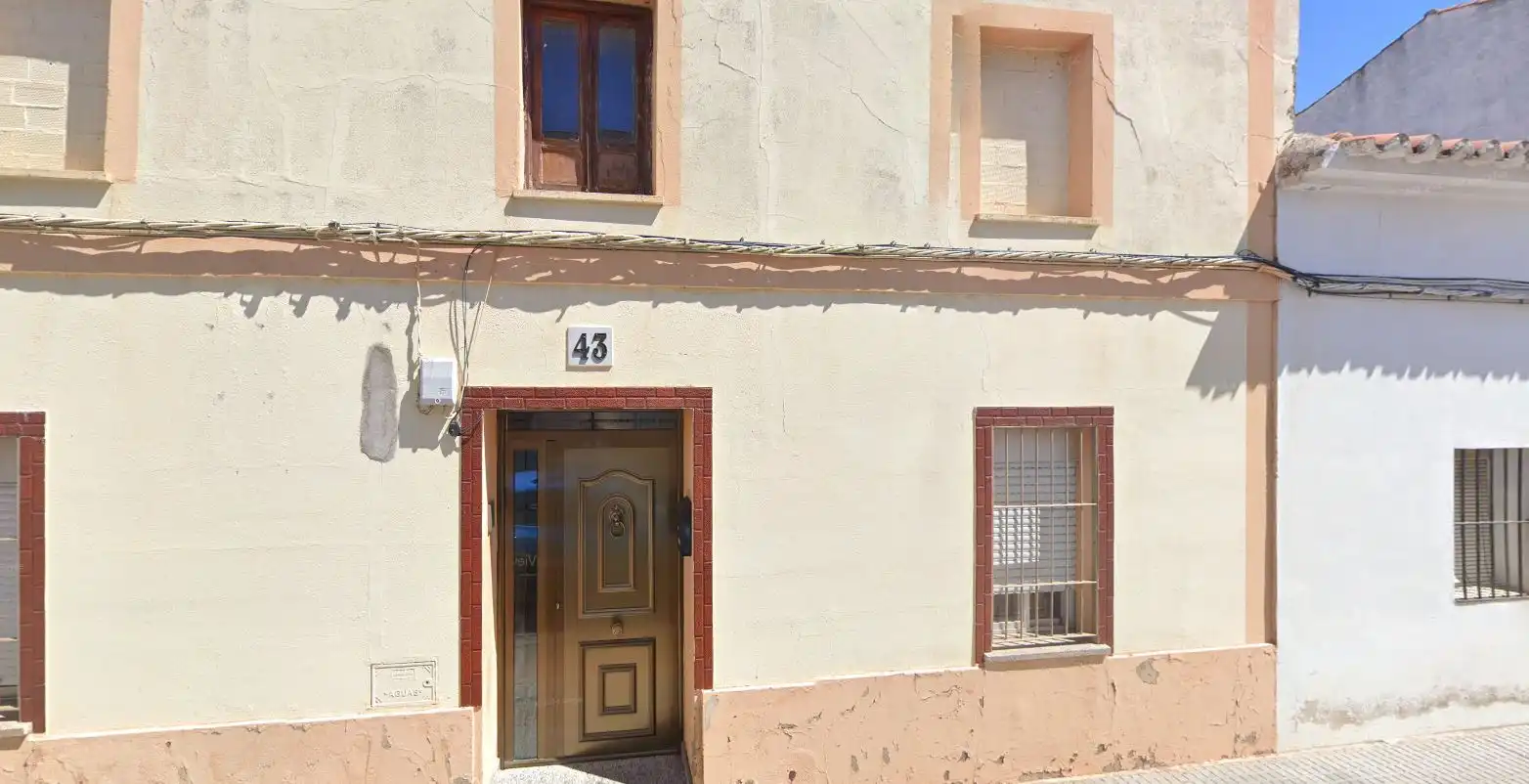 Adossat en venda a Guareña