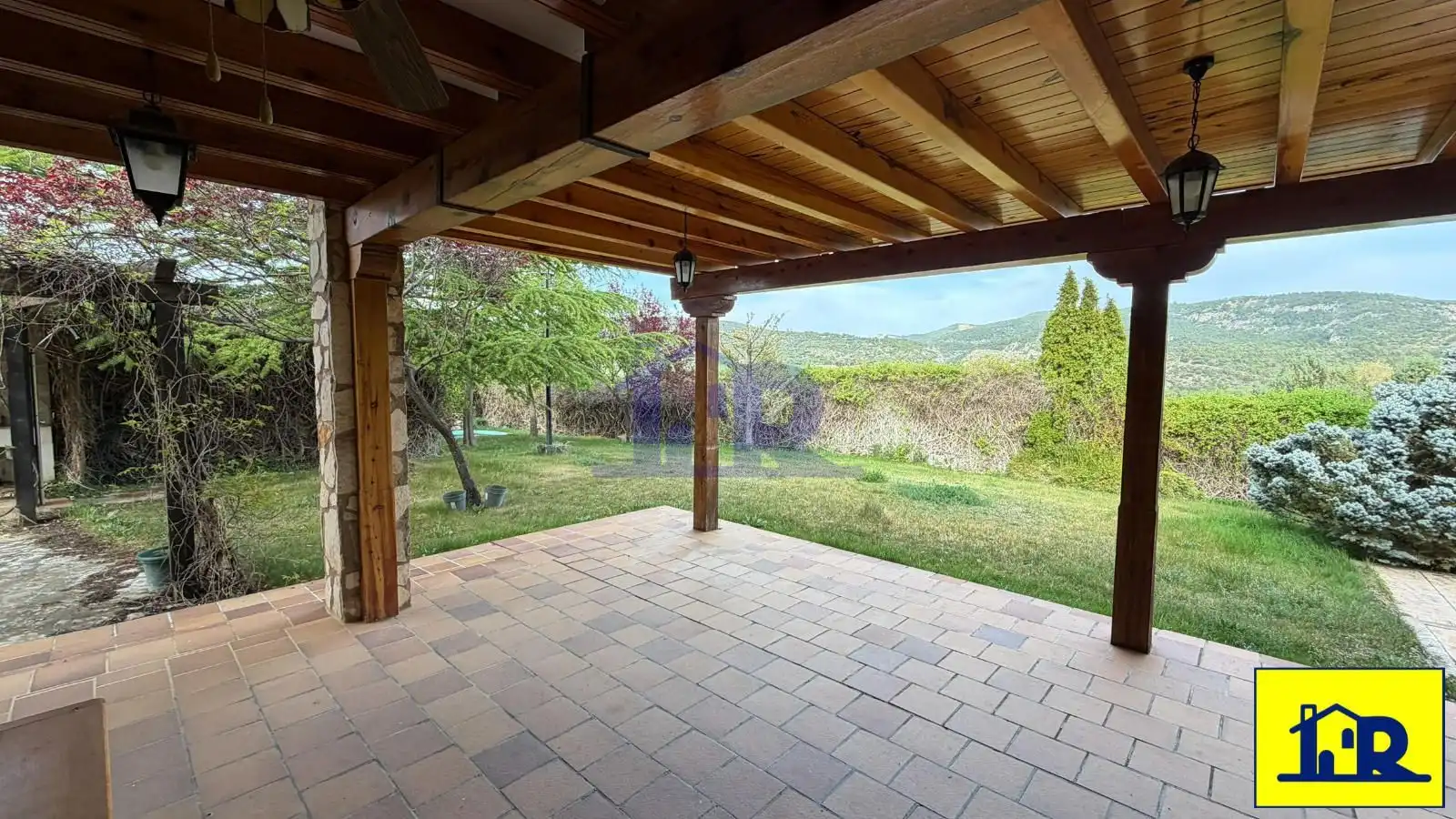 Terrassa de Casa o xalet en venda en Villalba de la Sierra amb Calefacció, Traster i Piscina