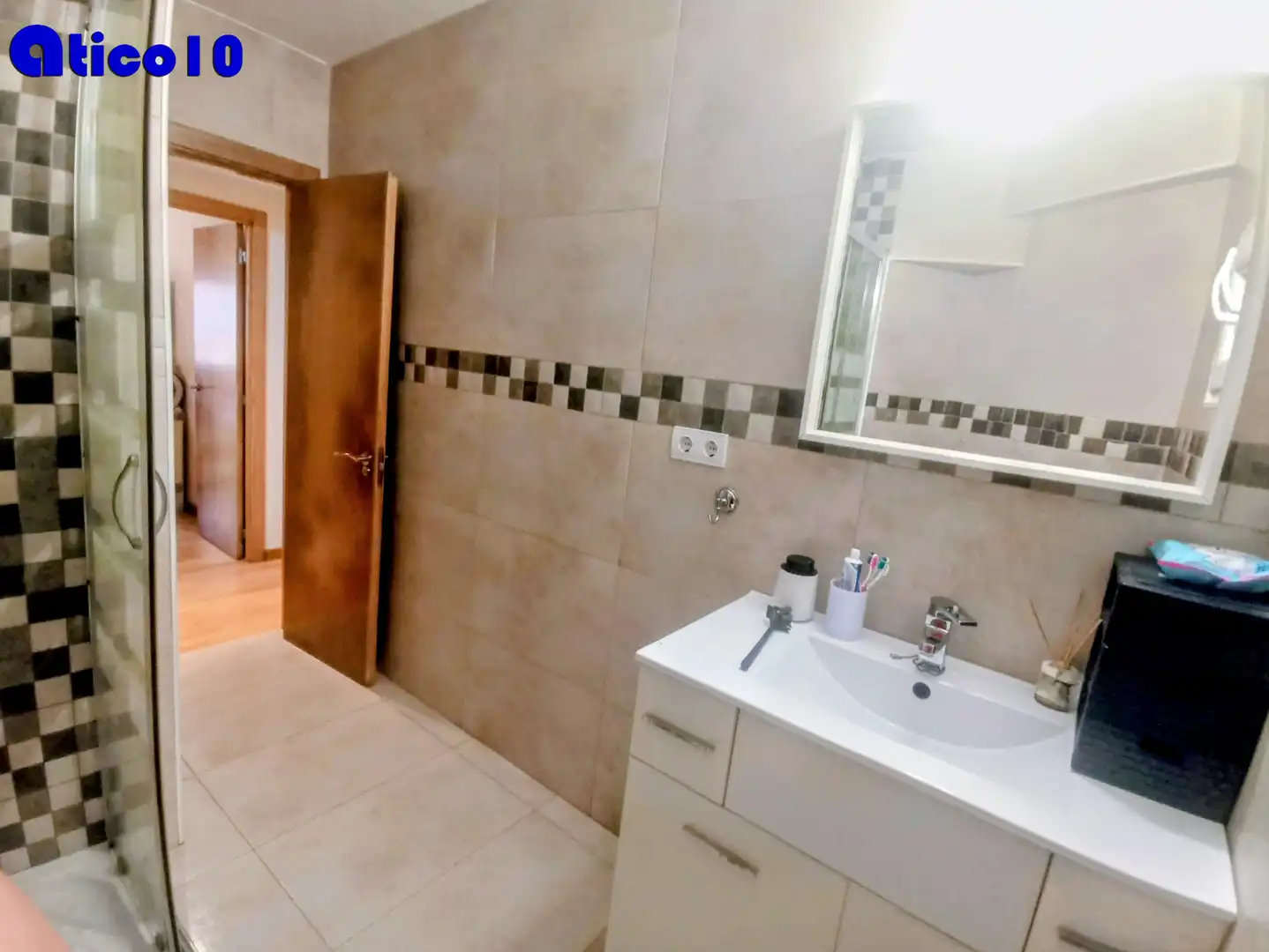 Bany de Pis en venda en Oviedo  amb Calefacció, Parquet i Traster