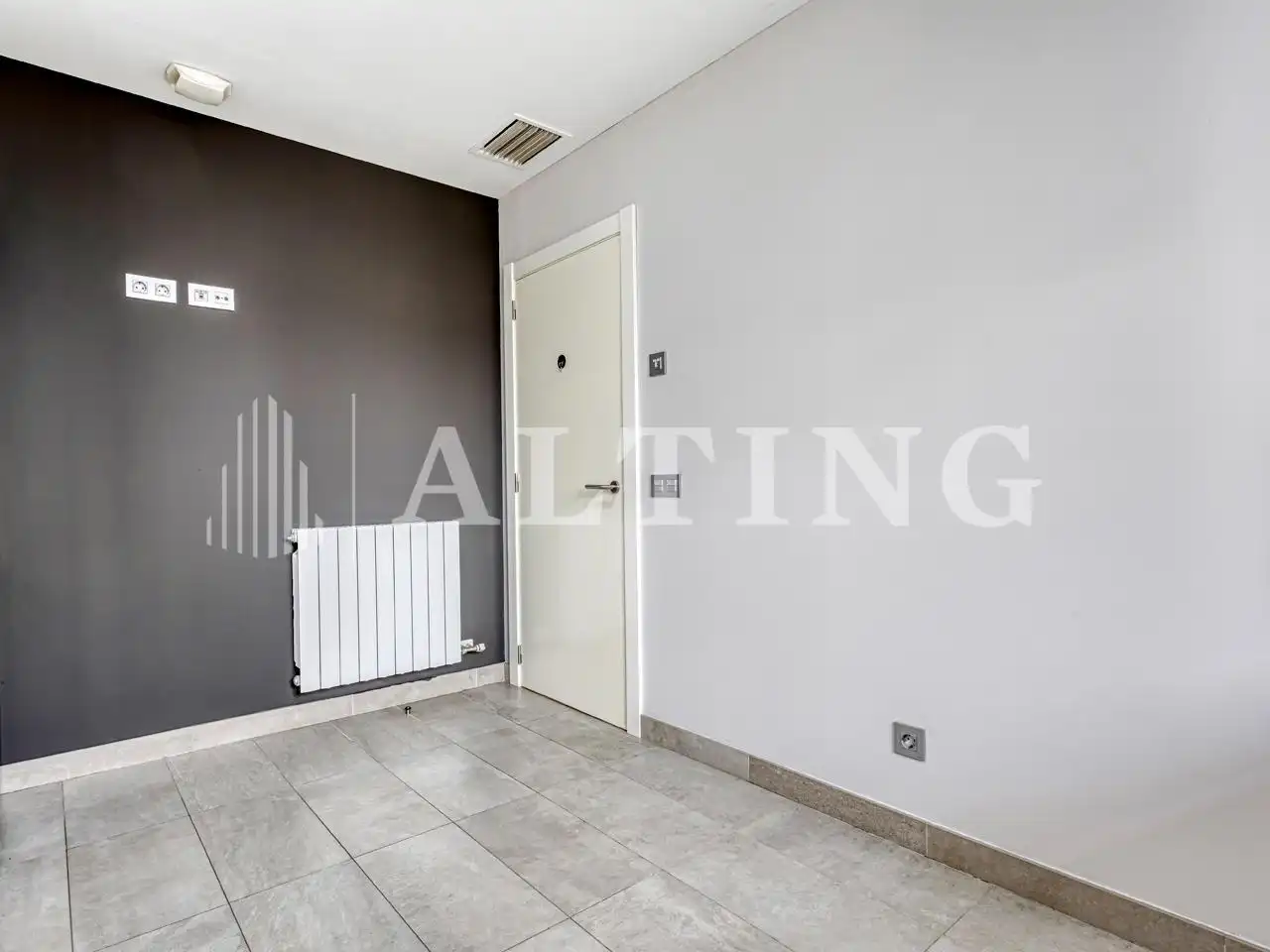Wohnung zum Verkauf in Barcelona mit Parkett, Terrasse und Abstellraum