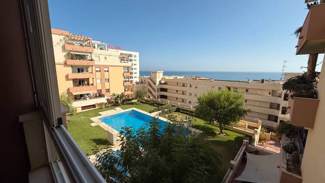 Piso en Alquiler en Calle Ave Marina en Zona Centro Comercial Torrequebrada