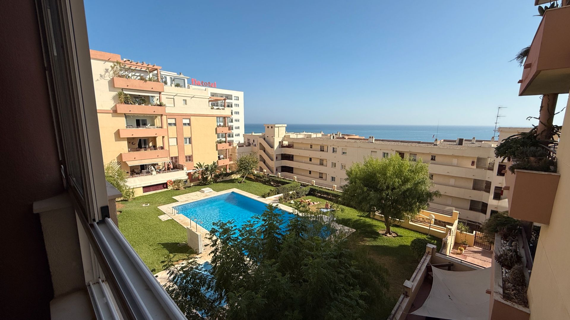 Swimming pool of Flat to rent in Benalmádena  with Air Conditioner, Heating and Terrace