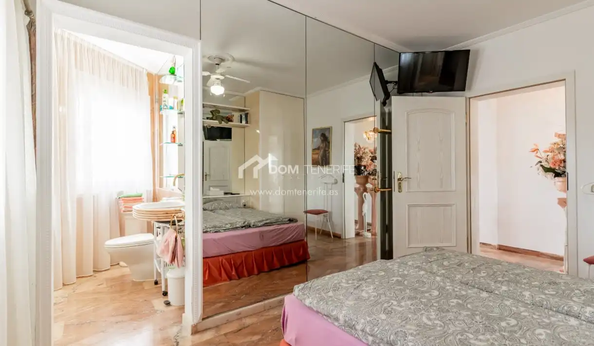 Habitación de Casa o chalet en venta en Arona con Terraza, Piscina y Amueblado
