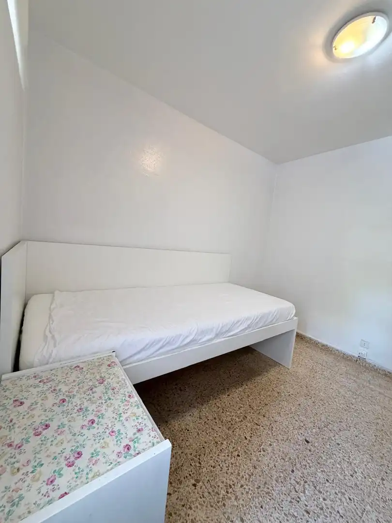 Habitación de Piso en venta en L'Hospitalet de Llobregat con Calefacción y Balcón