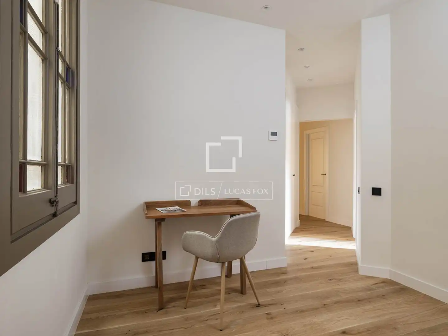 Schlafzimmer von Wohnung zum Verkauf in Barcelona mit Klimaanlage, Heizung und Balkon