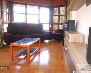 Sala d'estar de Pis de lloguer en Llanera amb Calefacció, Moblat i Balcó