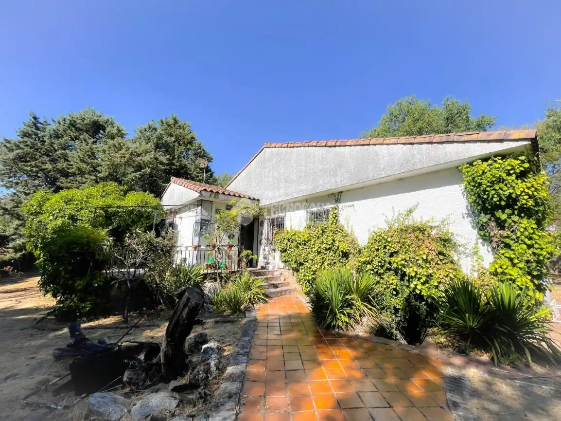 Vista exterior de Casa o xalet en venda en Guadarrama amb Calefacció