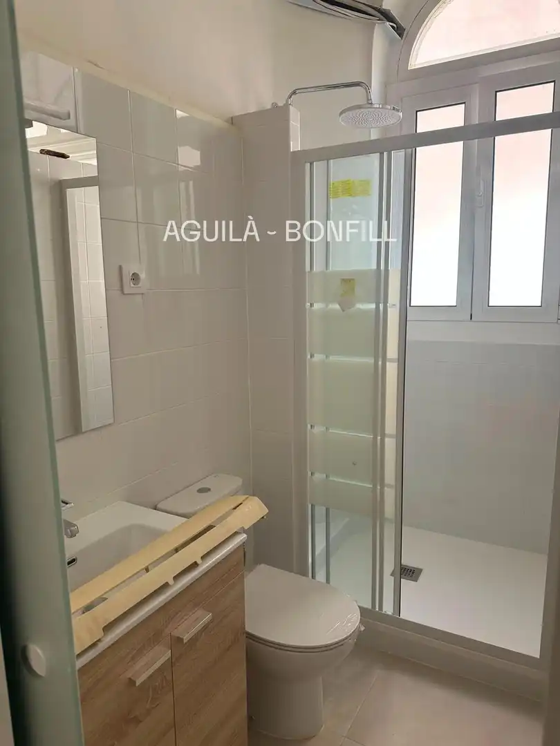 Bathroom of Flat for rent in Gràcia