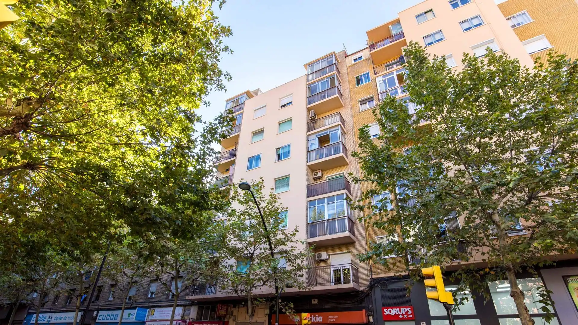 Flat with terrace for sale in Avenida de Madrid 275