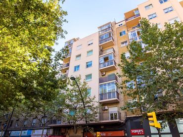 Pis amb balcó en venda a Avenida de Madrid 275