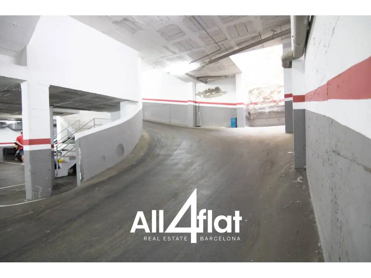 Parking of Duplexes for rent in Barcelona  with Air Conditioner, Heating and Terrace