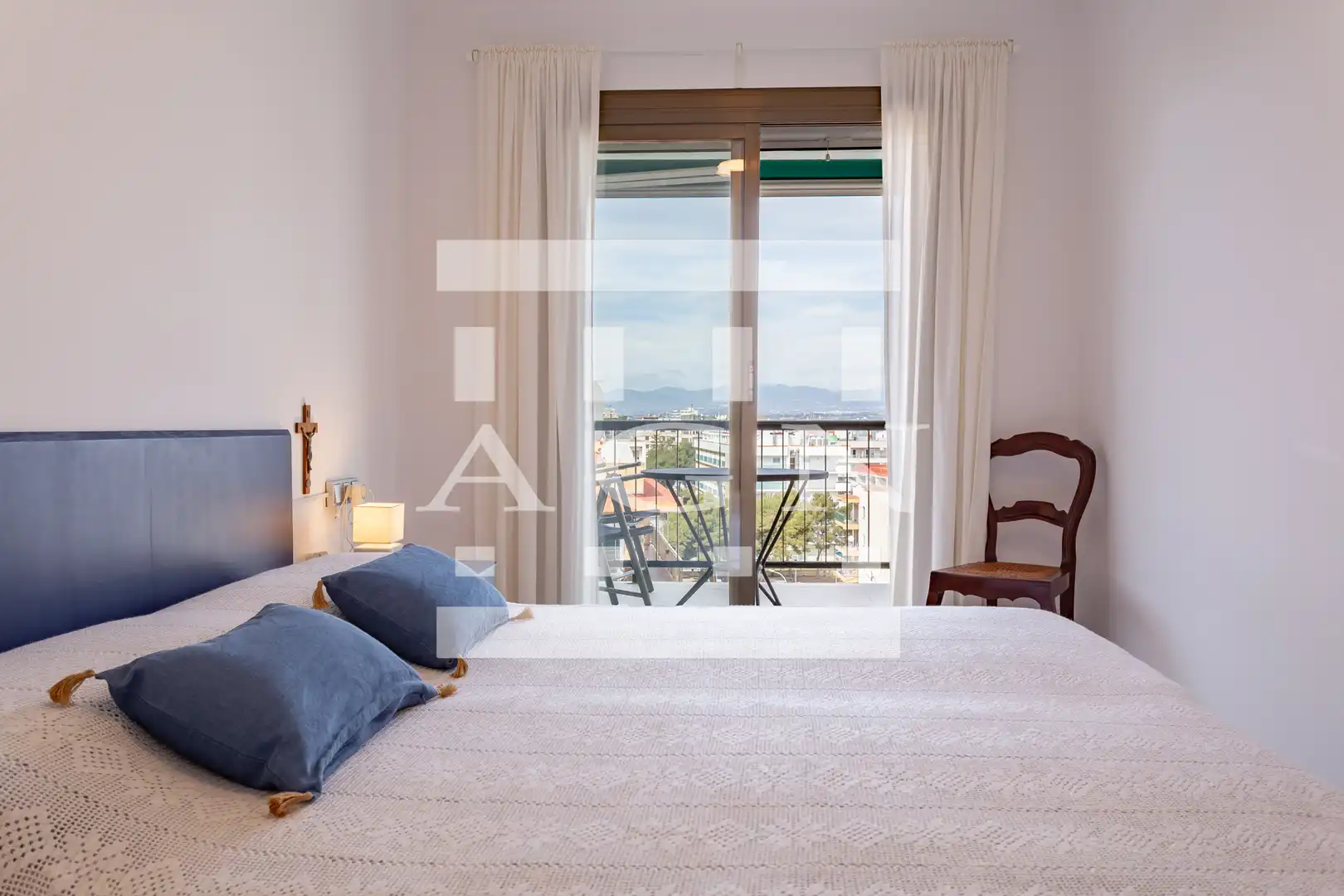 Schlafzimmer von Wohnung zum Verkauf in Salou mit Klimaanlage, Heizung und Terrasse