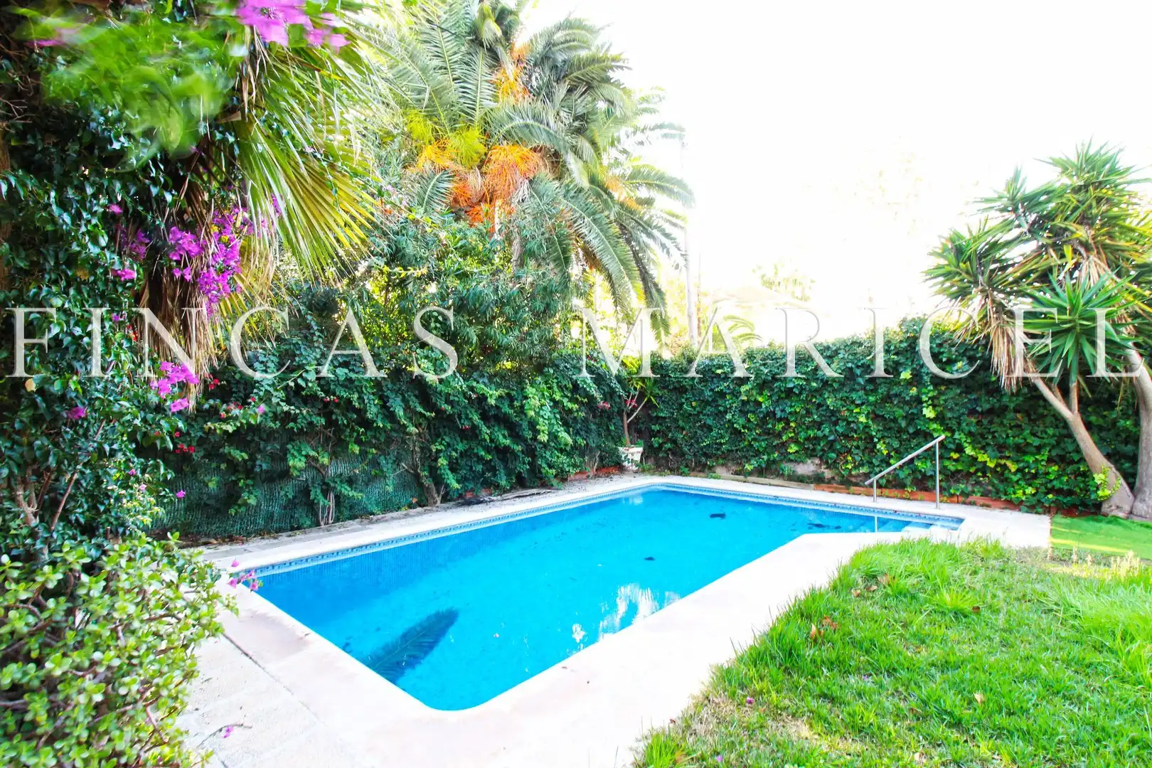 Piscina de Casa o xalet en venda en Sitges amb Aire condicionat, Calefacció i Jardí privat