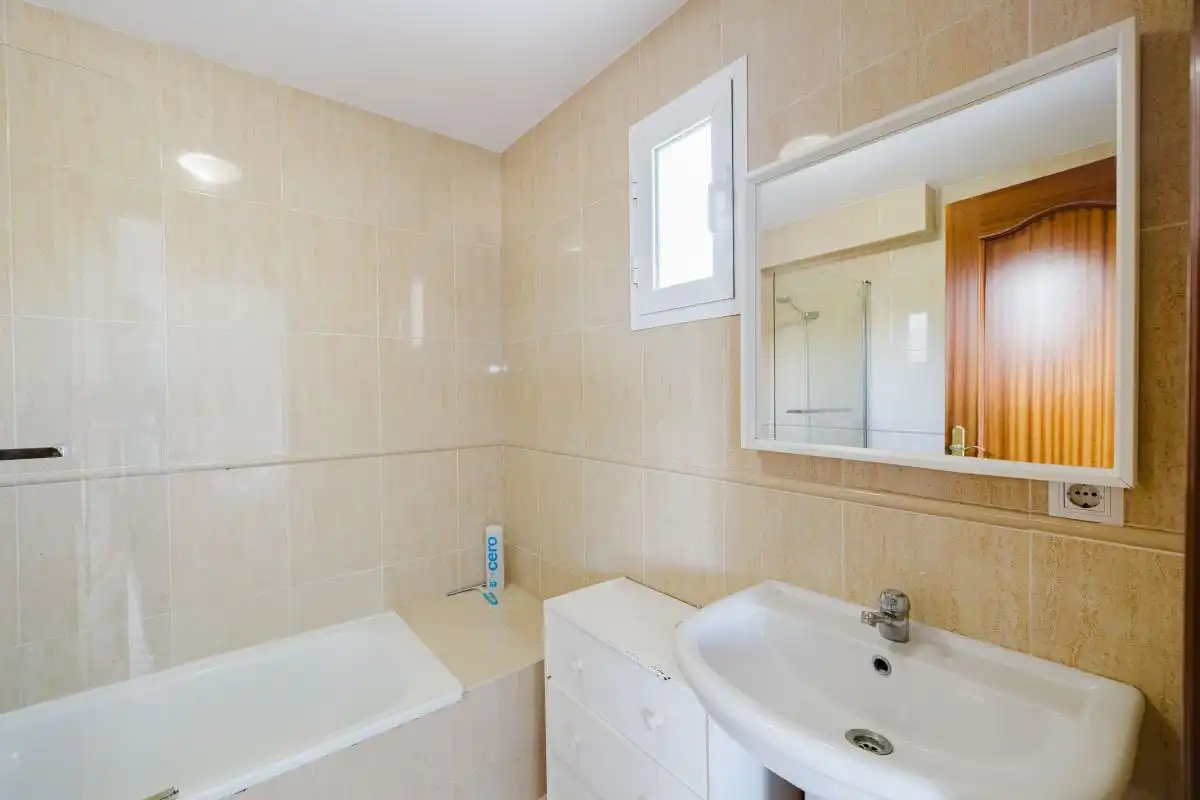 Baño de Casa adosada en venta en Benalmádena con Calefacción, Jardín privado y Terraza