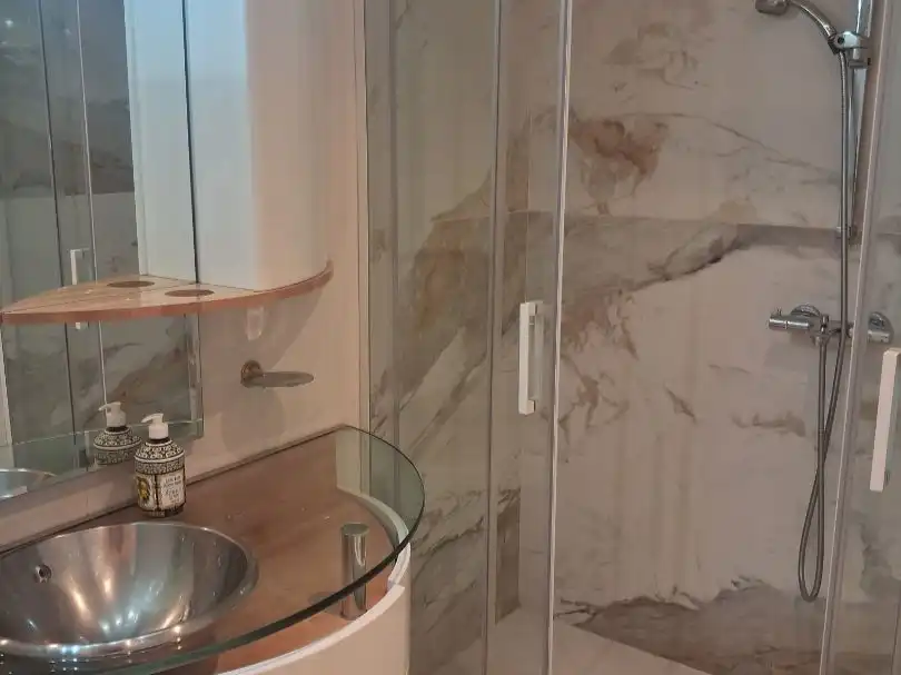 Baño de Piso de alquiler en León Capital  con Calefacción, Parquet y Amueblado