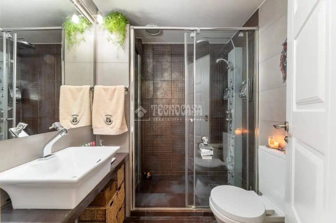 Badezimmer von Wohnung zum Verkauf in Hoyo de Manzanares mit Klimaanlage, Heizung und Gemeinschaftspool