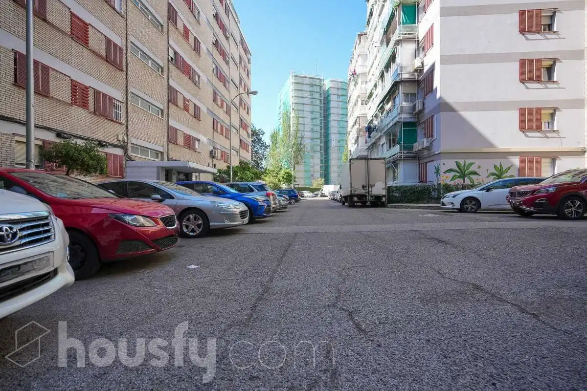 Parking de Piso en venta en Madrid con Calefacción, Terraza y Trastero