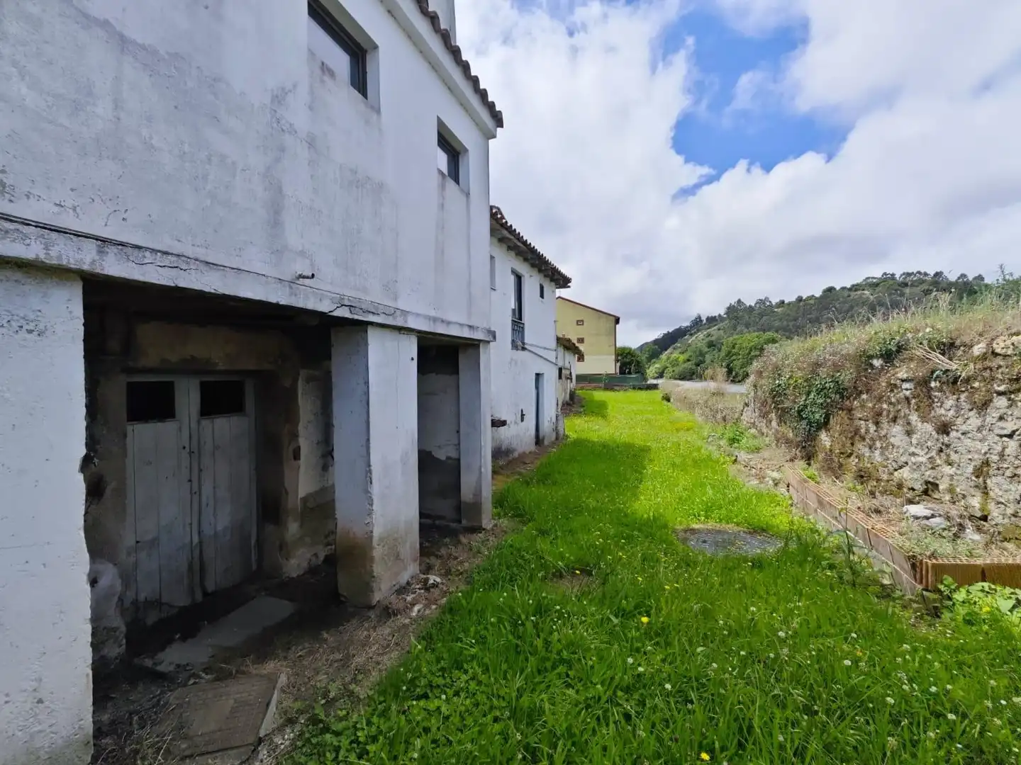 Exterior view of Buildings for sale in Val de San Vicente 