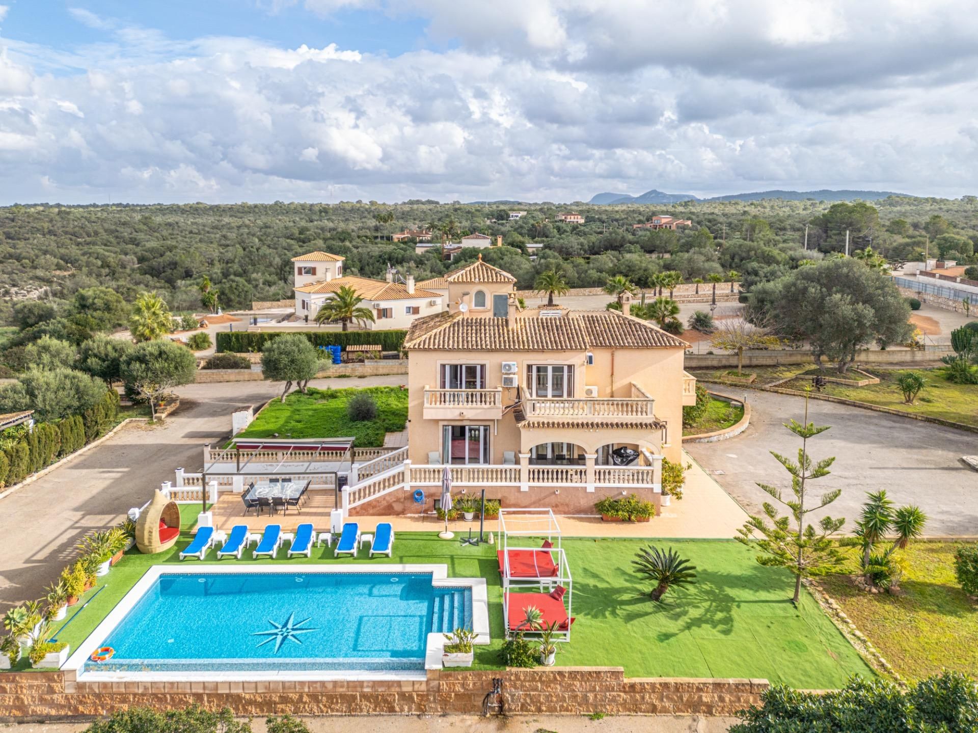 Vista exterior de Casa o xalet en venda en  Palma de Mallorca amb Aire condicionat, Terrassa i Piscina
