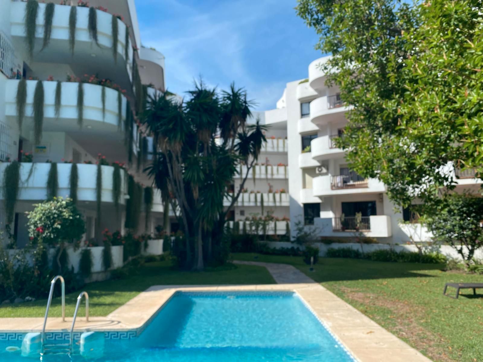 Vista exterior de Pis de lloguer en Marbella amb Aire condicionat, Terrassa i Moblat