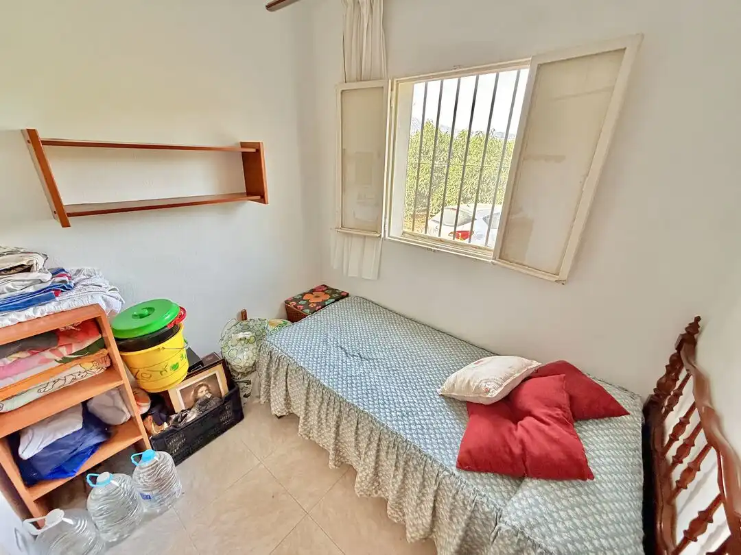 Dormitori de Casa o xalet en venda en Benamocarra amb Jardí privat i Moblat