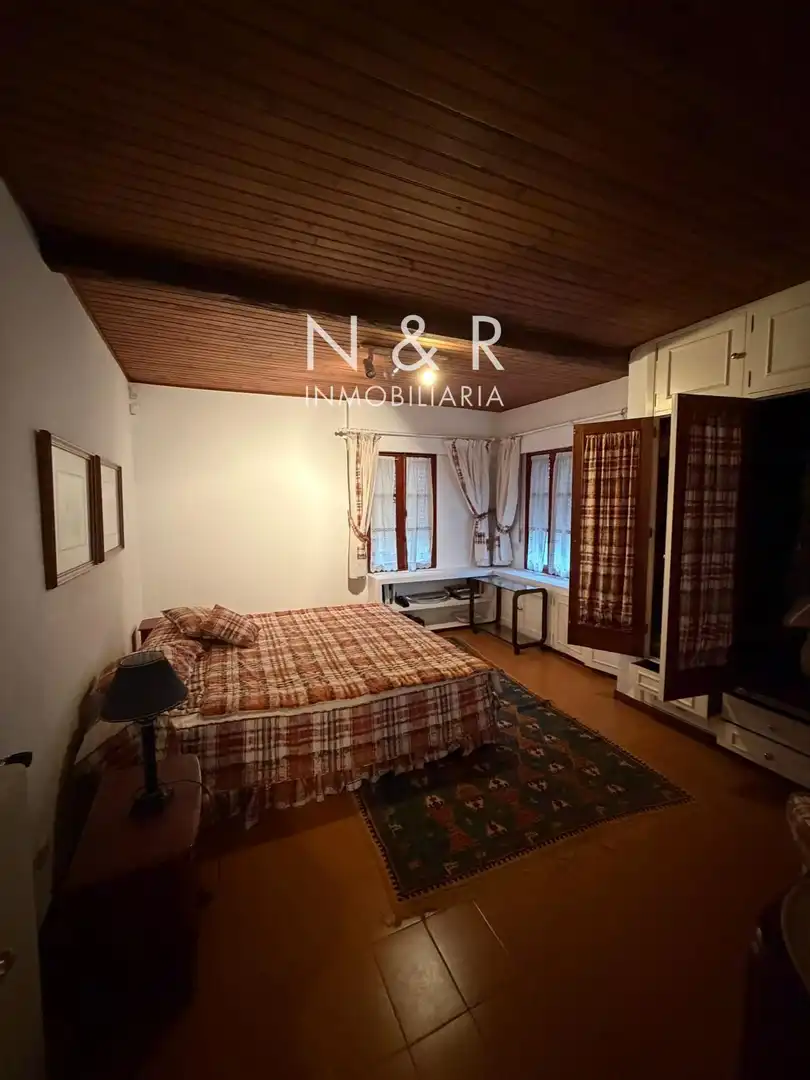 Dormitori de Casa o xalet en venda en Teo amb Calefacció i Moblat