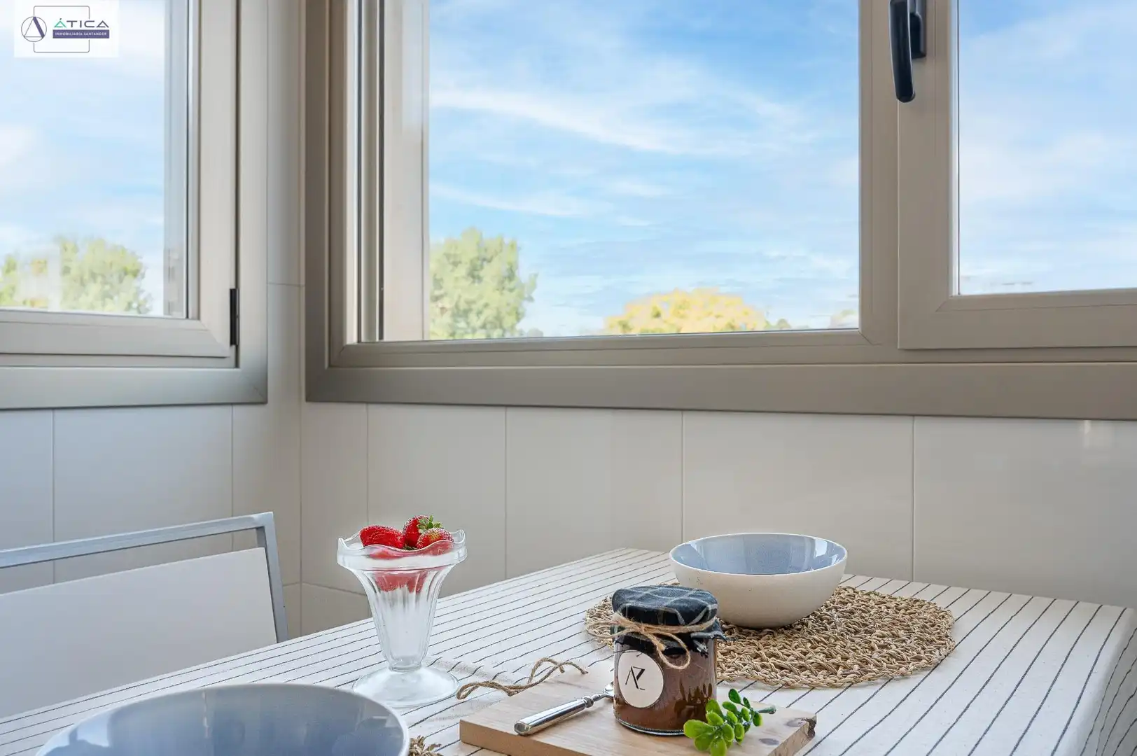 Esszimmer von Dachboden zum Verkauf in Santander mit Heizung, Privatgarten und Parkett