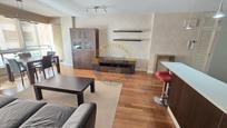 Sala d'estar de Apartament en venda en Vigo  amb Calefacció, Jardí privat i Terrassa