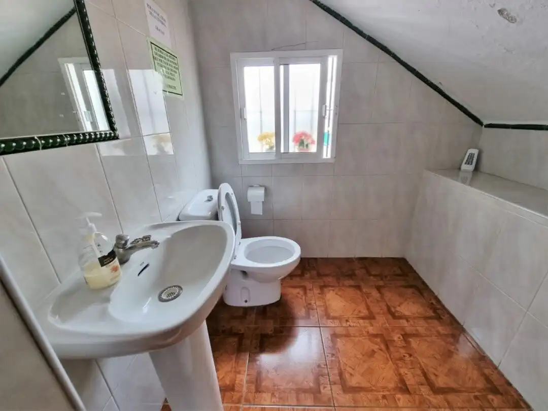 Baño de Local en venta en Estepona