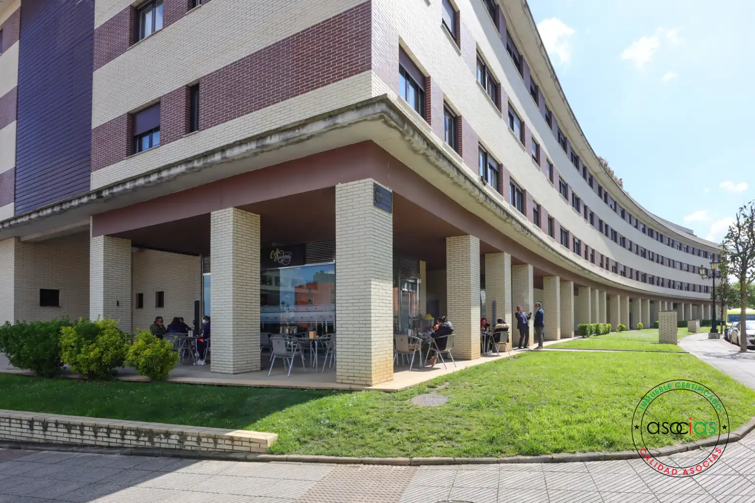Vista exterior de Local en venta en Oviedo 