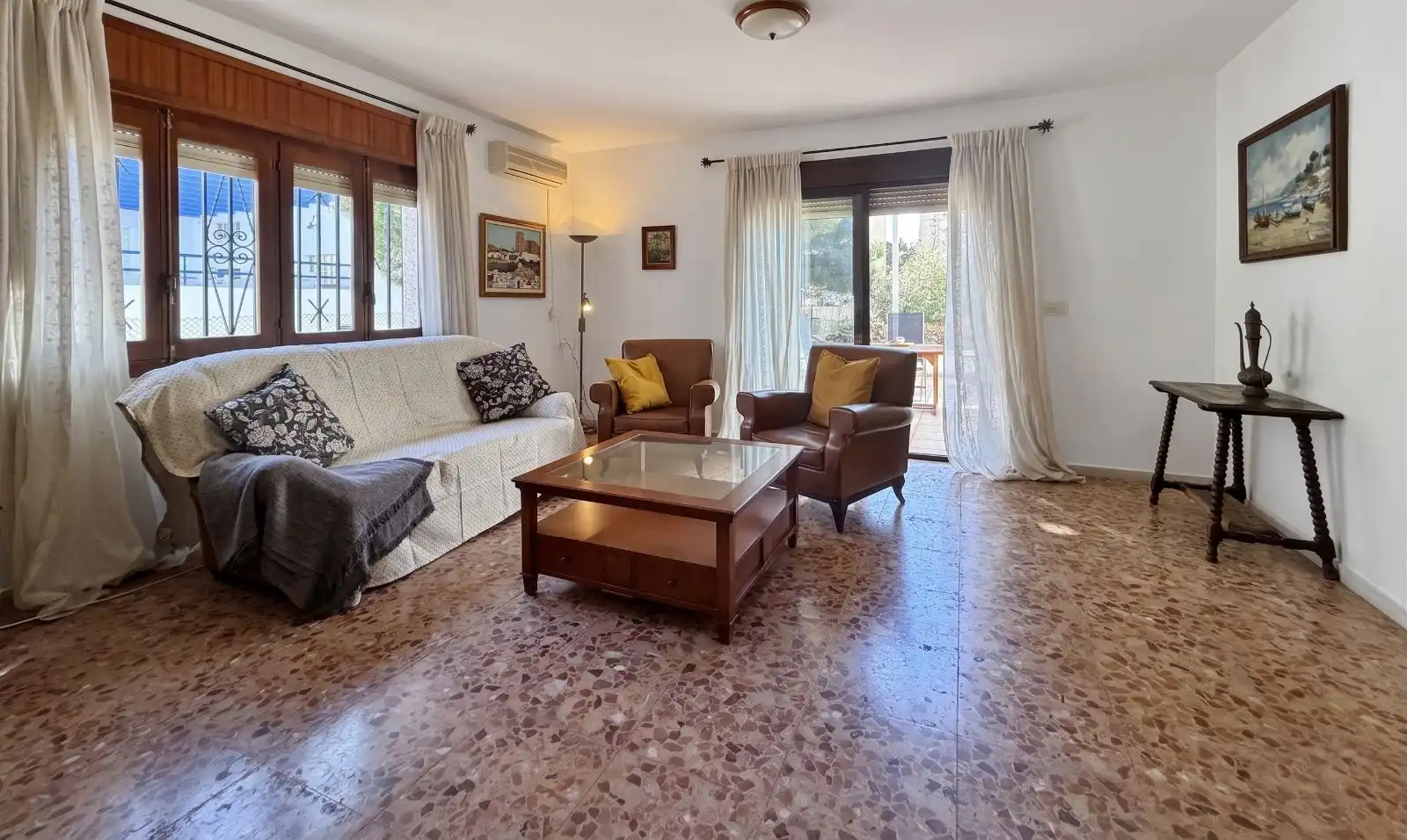 Sala de estar de Casa o chalet en venta en Almería con Aire acondicionado, Jardín privado y Terraza