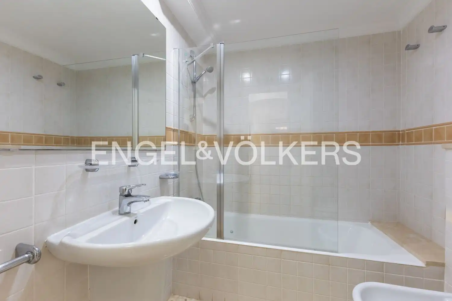 Baño de Casa o chalet de alquiler en Oliva con Aire acondicionado, Calefacción y Jardín privado