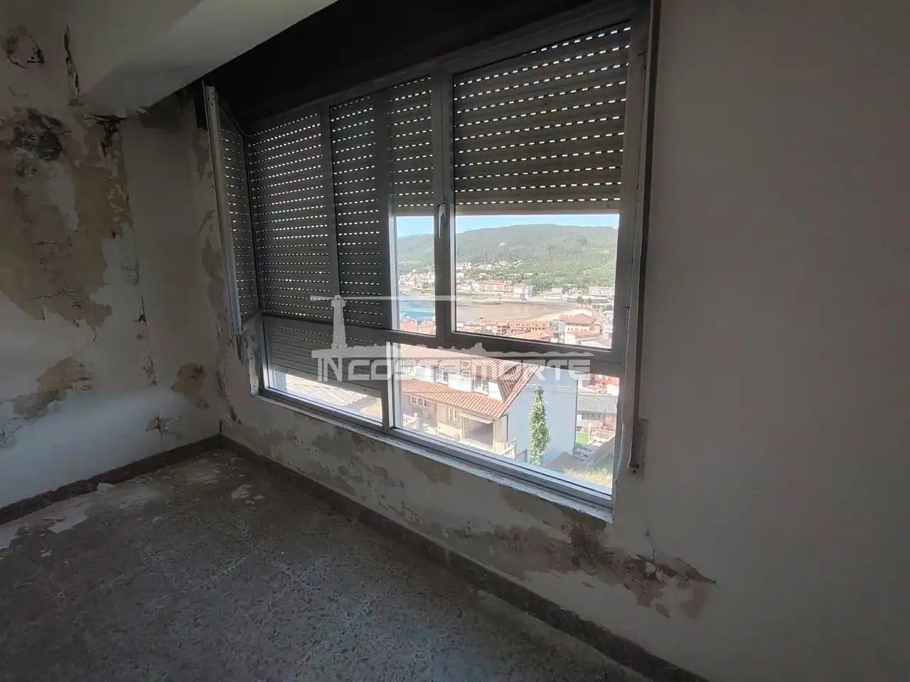 Bedroom of Duplexes for sale in Cee  with Storage room
