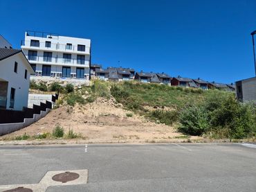 Wohnbaugrundstück zum Verkauf in Rúa Victoria Kent 8