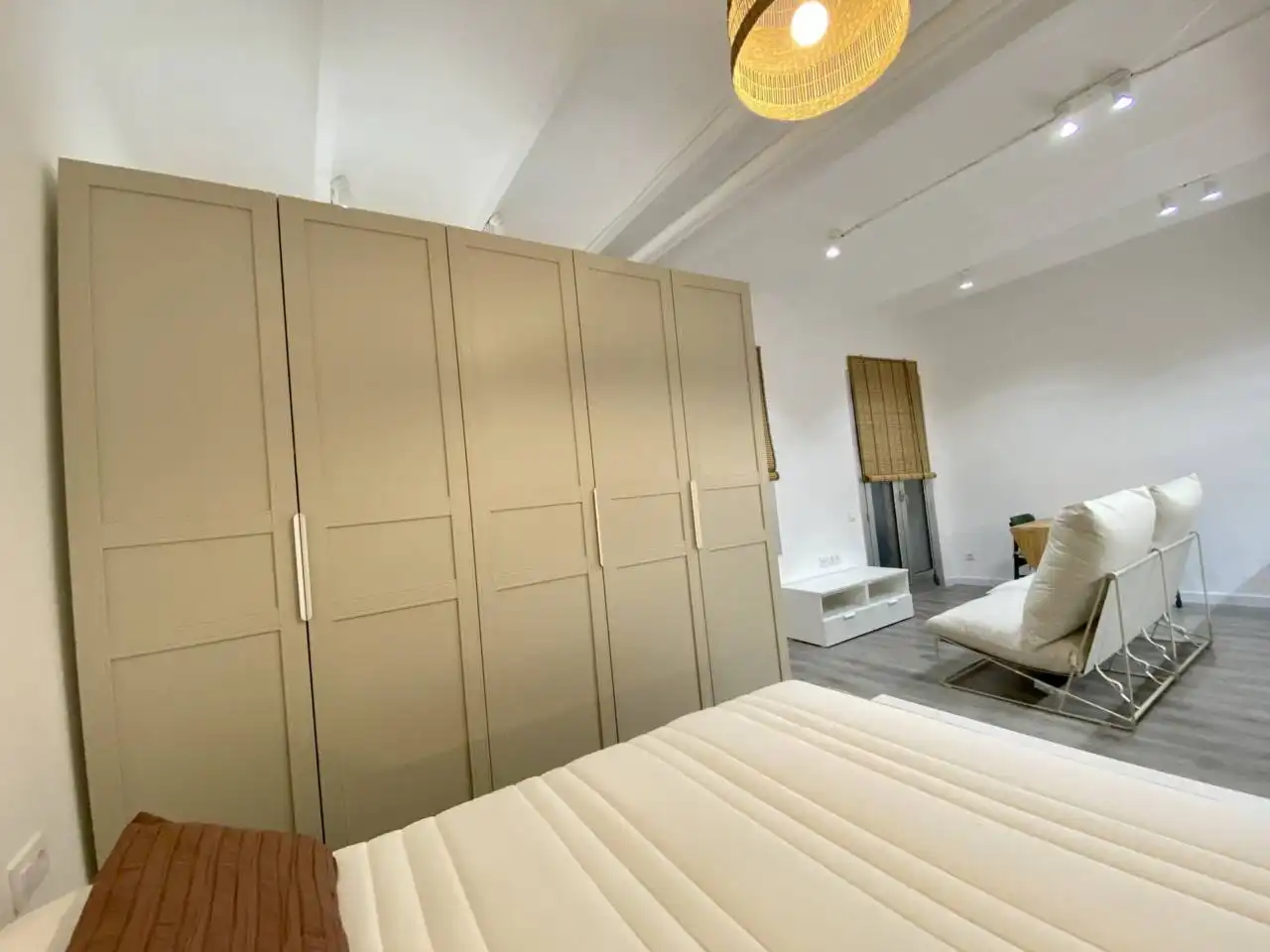 Dormitori de Apartament en venda en Barcelona amb Aire condicionat, Parquet i Moblat