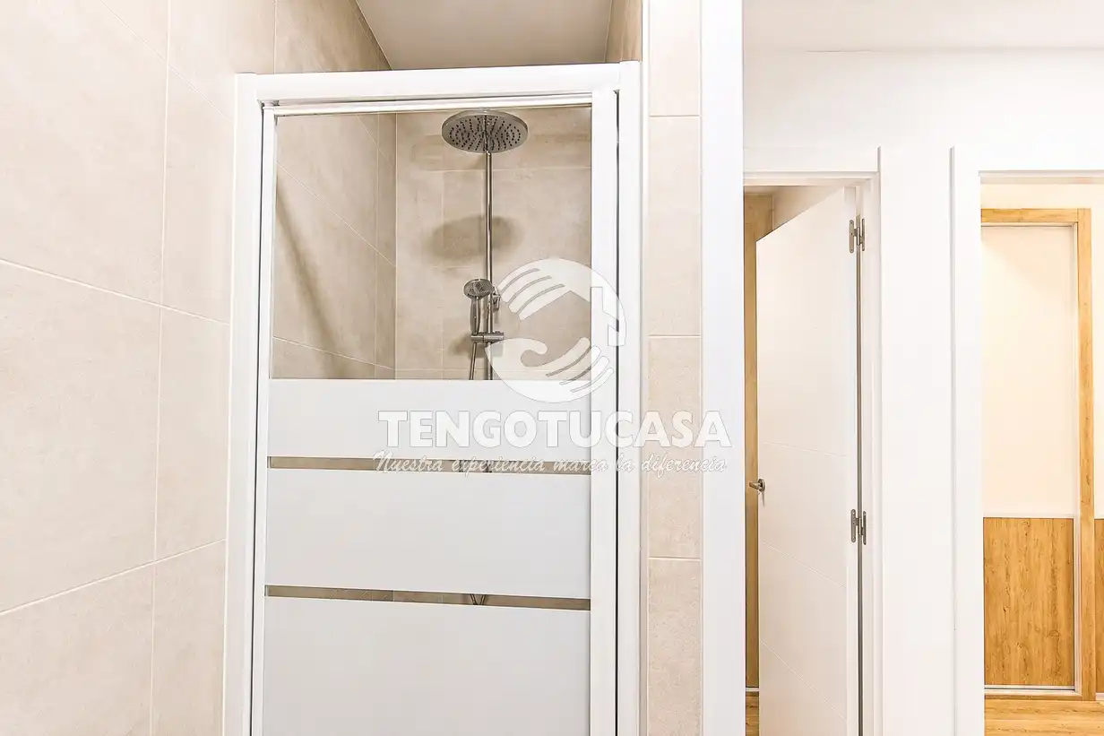 Badezimmer von Wohnung zum Verkauf in Madrid mit Klimaanlage, Heizung und Terrasse