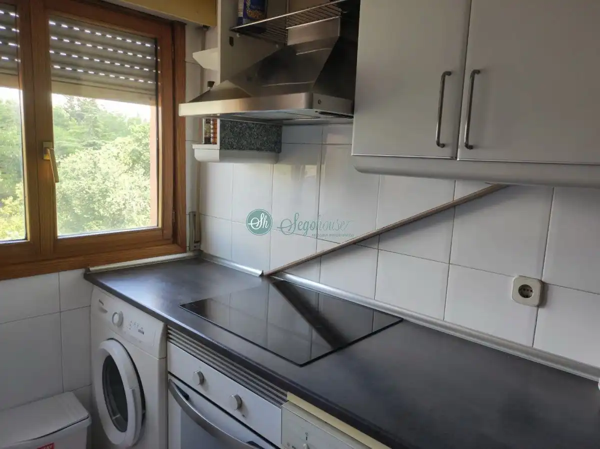 Cocina de Ático en venta en Segovia con Calefacción, Parquet y Amueblado