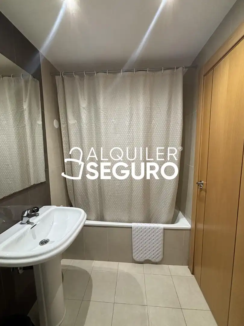 Appartamento con ascensore in affitto a de la Salud, imagen 5