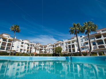 Apartment mit Pool zur Miete in JOSE M CABALLERO BONALD 5
