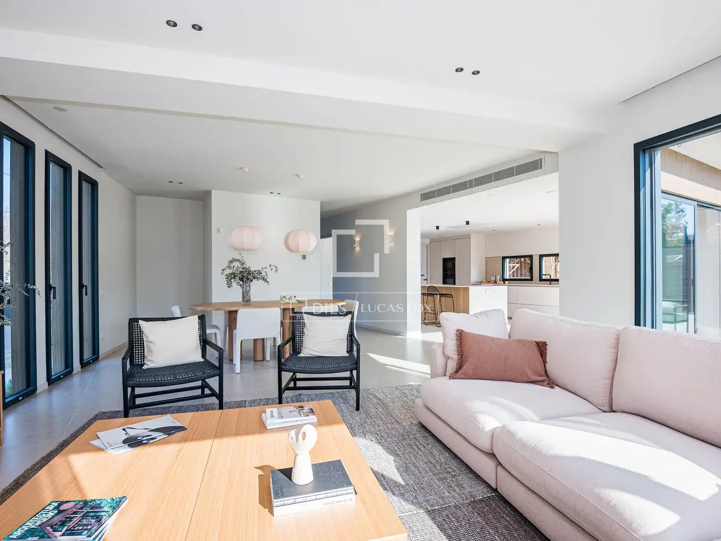 Sala d'estar de Casa o xalet en venda en Sant Cugat del Vallès amb Aire condicionat, Calefacció i Jardí privat
