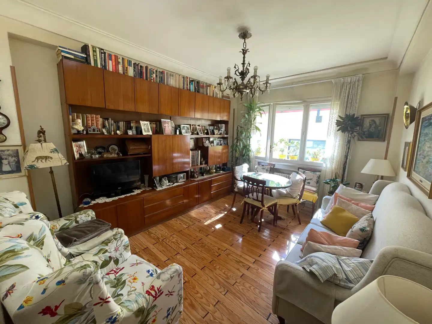 Sala de estar de Piso en venta en  Madrid Capital con Calefacción y Trastero