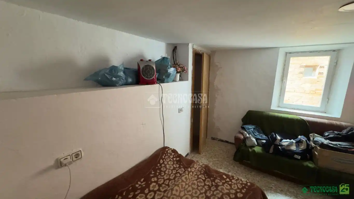 Casa adosada en venta en Puebla de Almenara con Calefacción y Amueblado