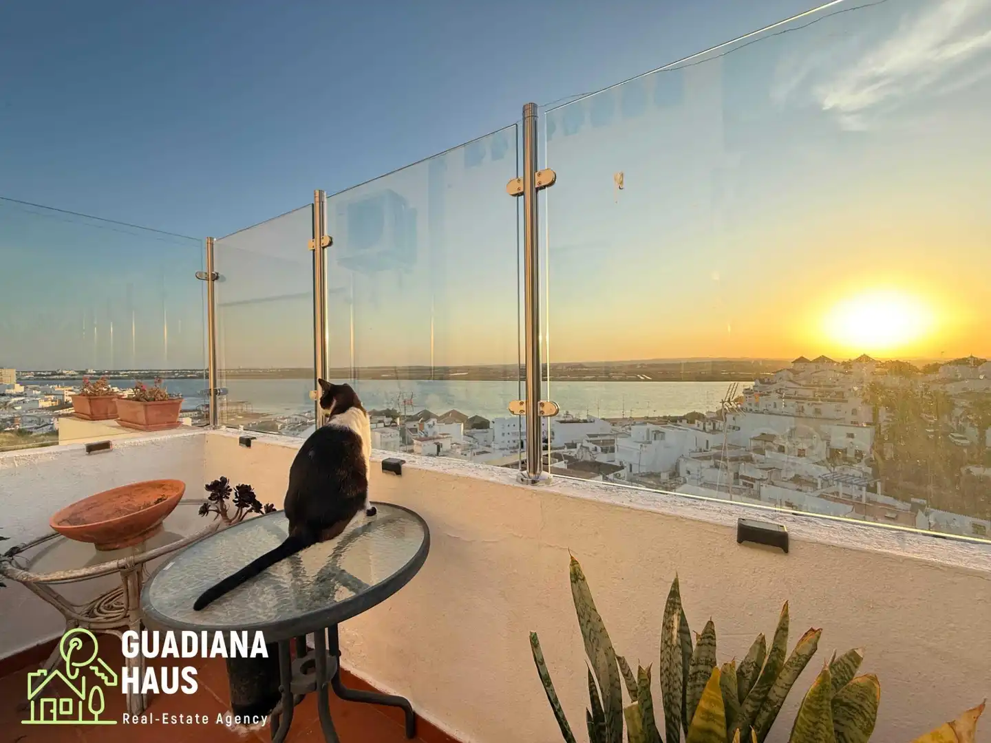 Vista exterior de Casa adosada en venda en Ayamonte amb Aire condicionat, Calefacció i Terrassa