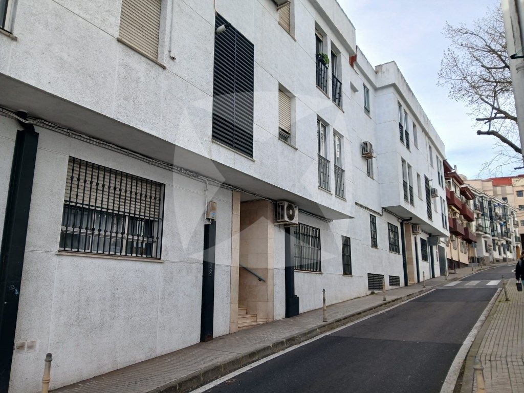 Vista exterior de Pis en venda en Cáceres Capital amb Aire condicionat i Moblat