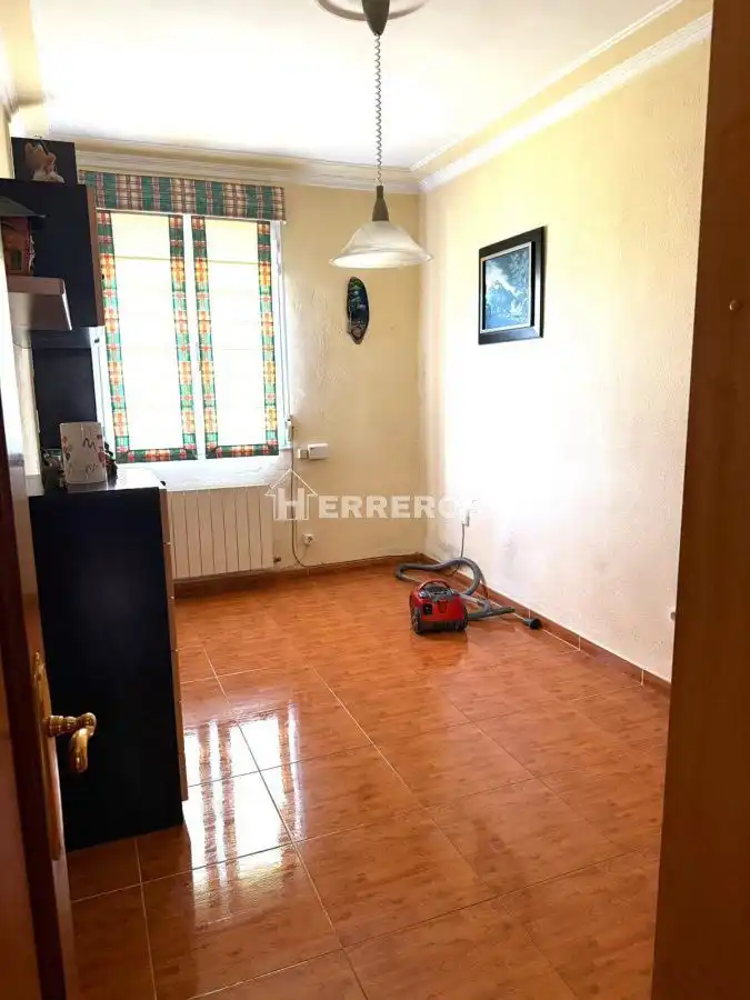 Dormitori de Pis en venda en  Logroño amb Calefacció i Parquet