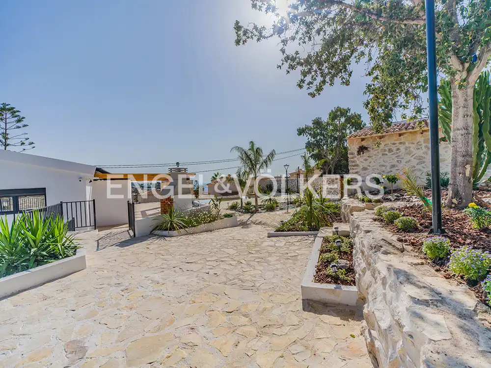 Terrassa de Casa o xalet en venda en El Campello amb Aire condicionat, Calefacció i Jardí privat