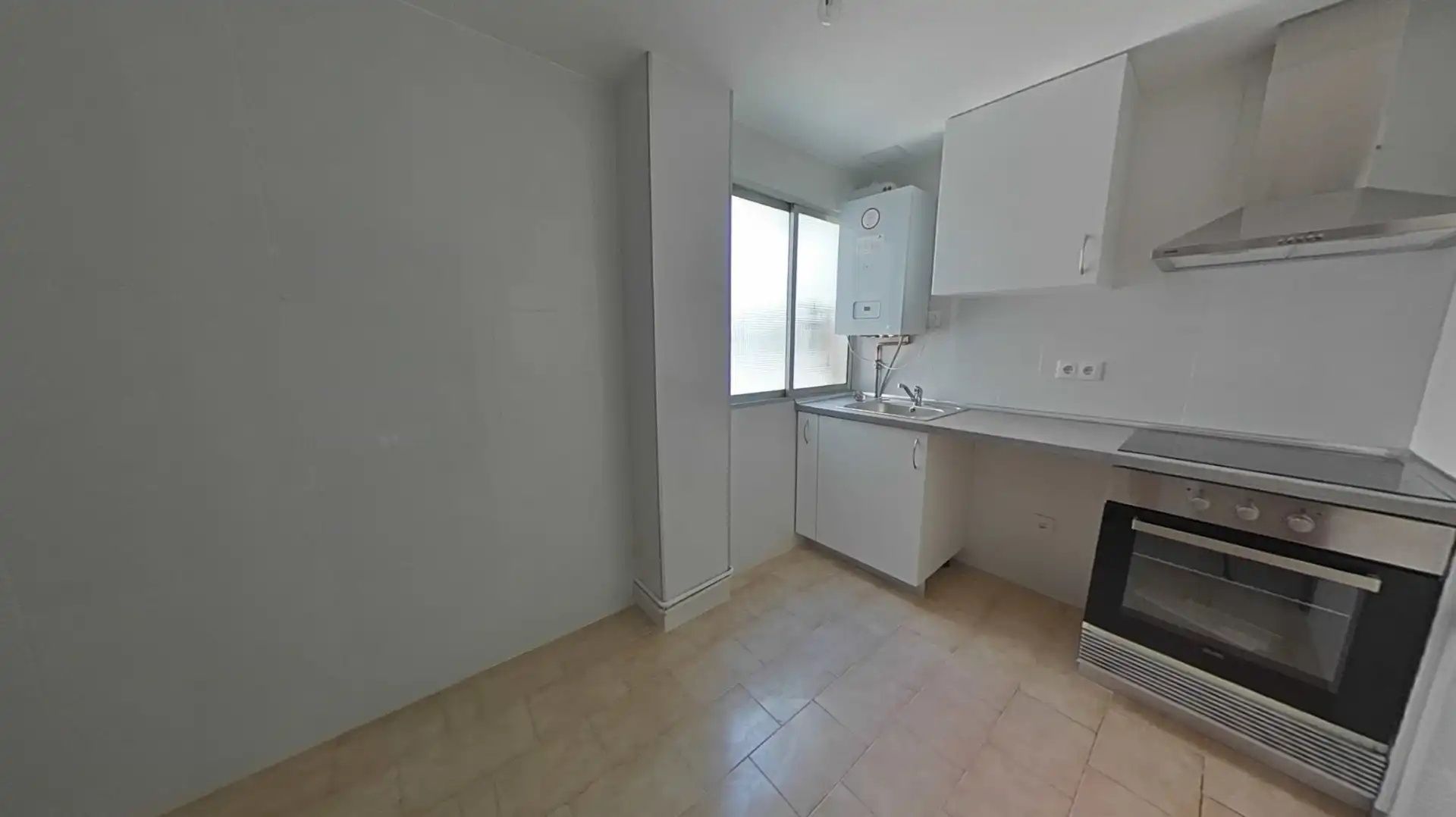 Kitchen of Flat for sale in Zaragoza  with Heating, Parquet flooring and Oven