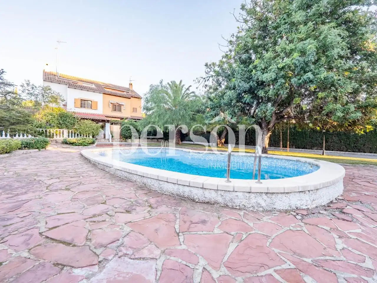 Jardí de Casa o xalet en venda en Paterna amb Aire condicionat, Terrassa i Moblat